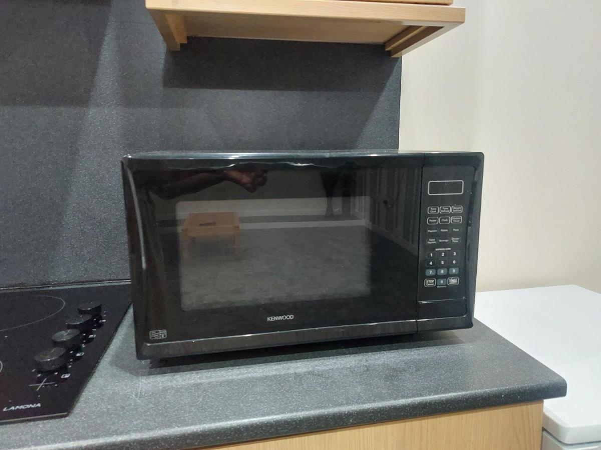2 Large Bedroom Apartment- Wifi & Parking 弗利特伍德 外观 照片