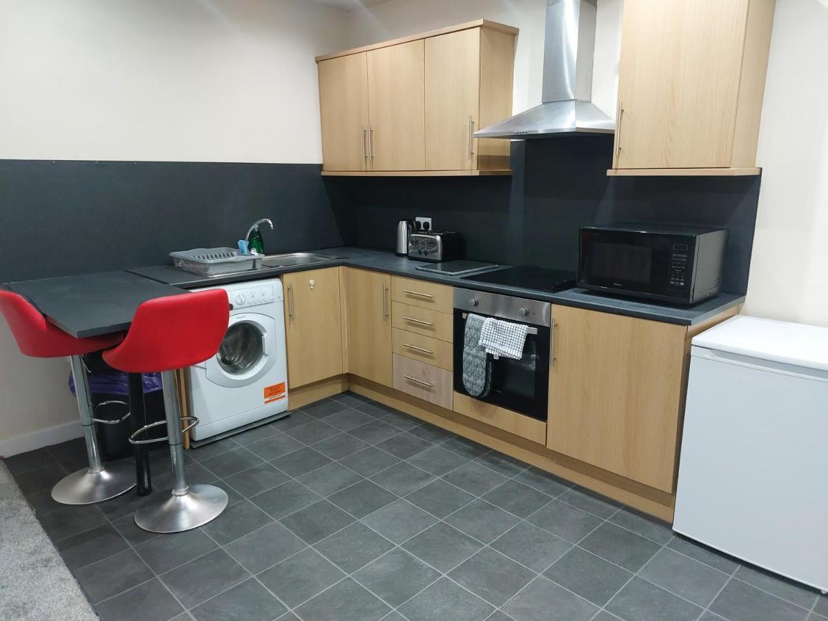 2 Large Bedroom Apartment- Wifi & Parking 弗利特伍德 外观 照片