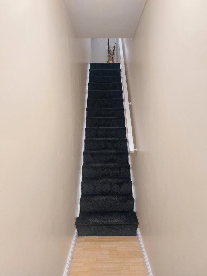 2 Large Bedroom Apartment- Wifi & Parking 弗利特伍德 外观 照片